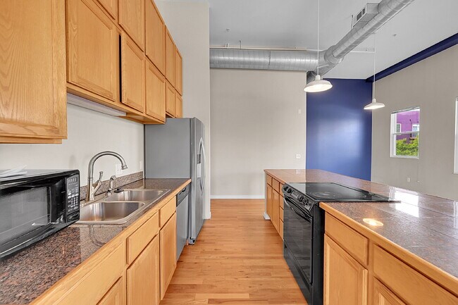 Building Photo - $1,700.00, Studio condo with one bathroom.