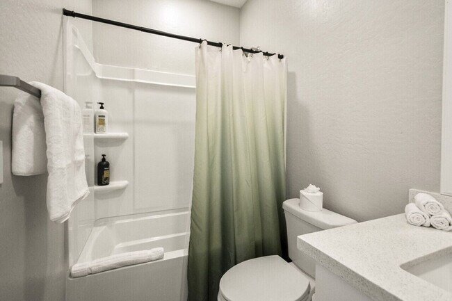 Building Photo - 6606 W Paradise Ln