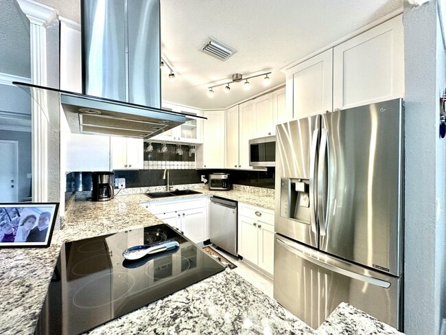 Building Photo - 2638 Gately Dr E