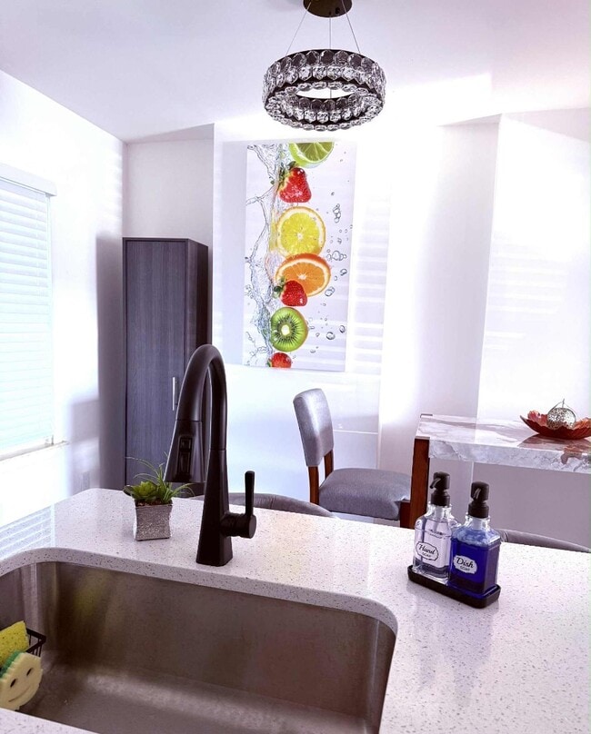 Building Photo - 446 Marquette Dr