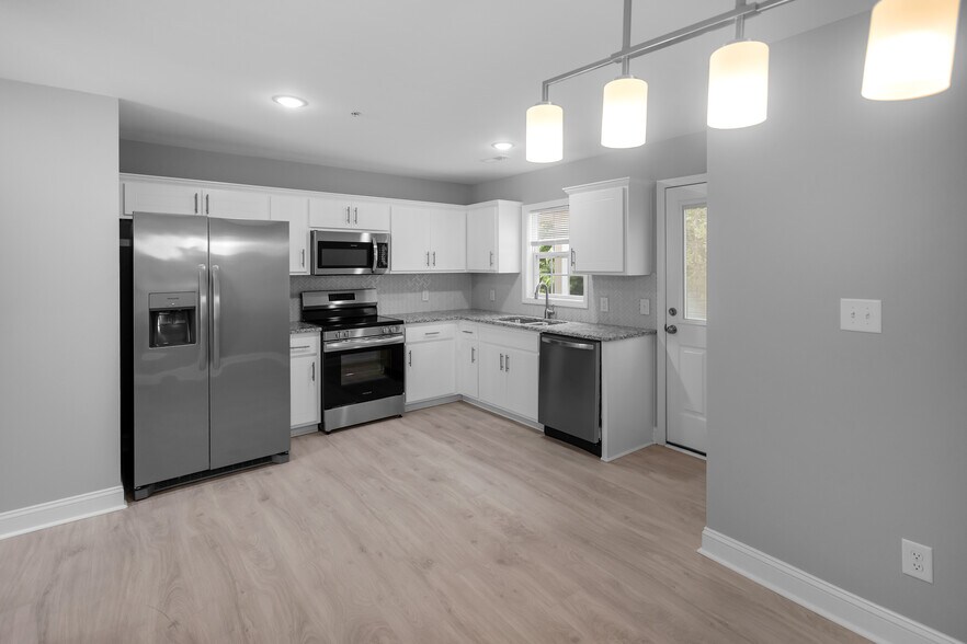 Building Photo - 1261 Cross Creek Cir