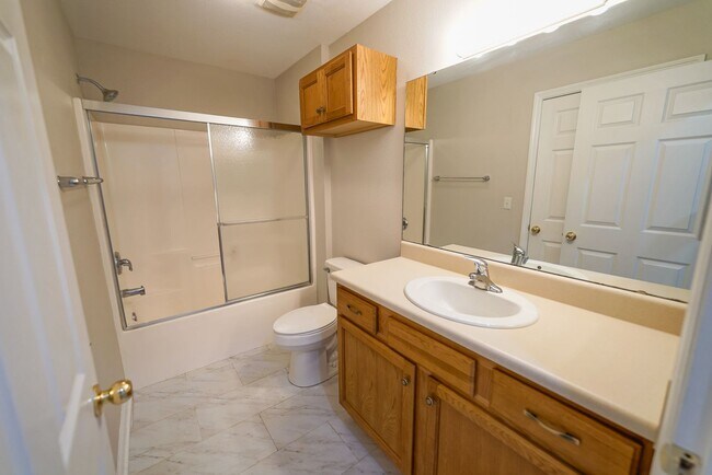 Building Photo - UPDATED 2 Bed / 2 Bath with LOFT in Summer...
