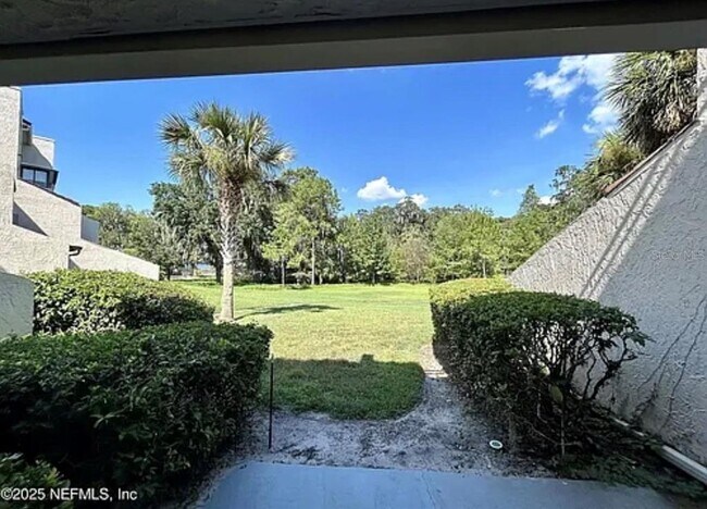 Building Photo - 1162 Carmel Cir