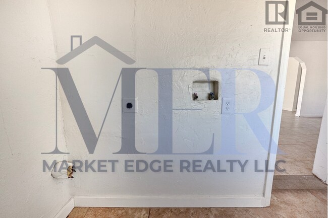 Building Photo - 2Bed/1Bath House 24th St/Thomas Rd! NO CREDIT, NO BACKGROUND, NO RENTAL HISTORY CHECK!