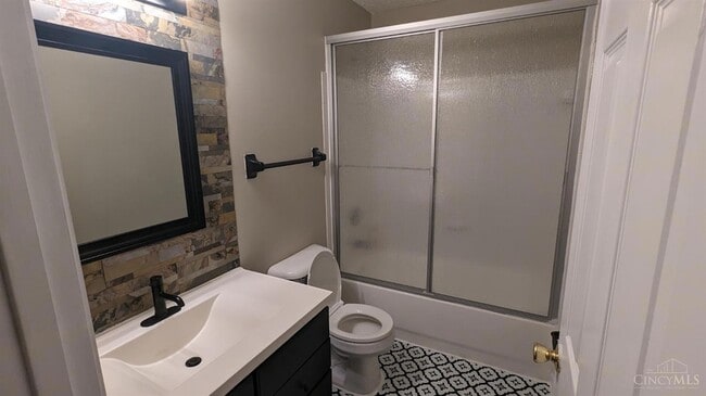 Building Photo - 6015 Hidden Oaks Ct