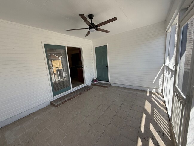 Building Photo - 3/3 Fully Renovated Town Home Available!