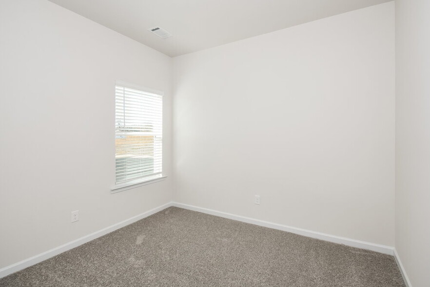 Building Photo - 453 Egret Ct