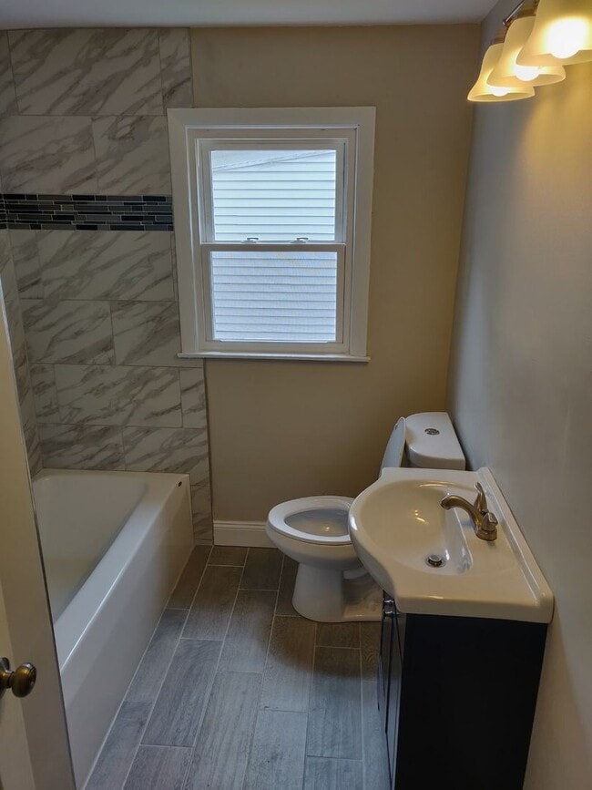 Building Photo - 5 Bedroom Home for Rent in Sixteen Acres