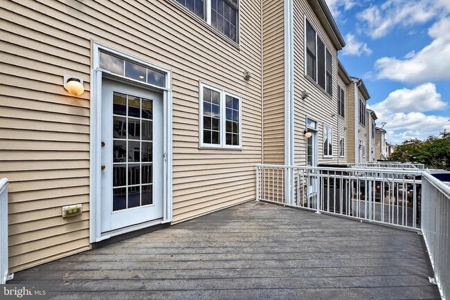 Building Photo - 42627 Homefront Terrace