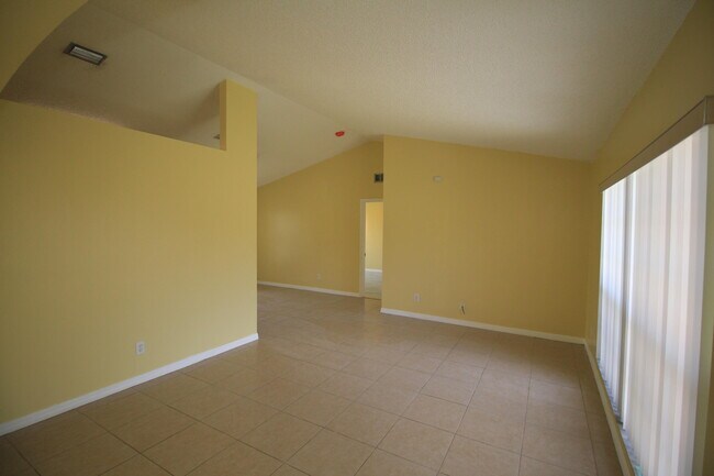 Building Photo - 709 Rostock Cir NW