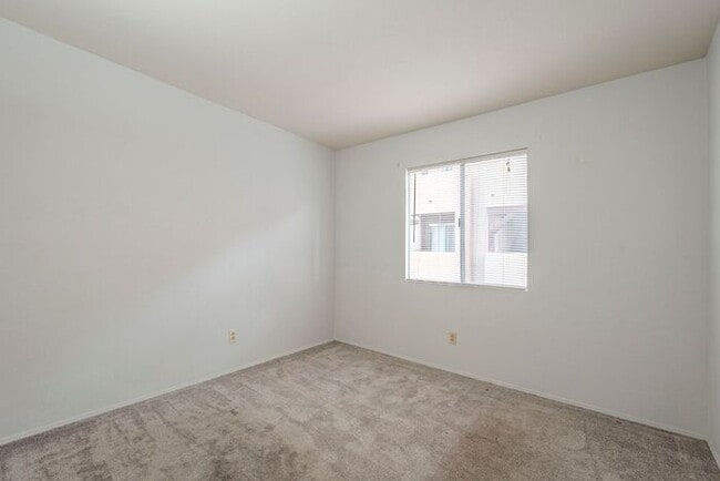 Building Photo - Bright 3-Bedroom Condo with Community Perks in Central Tucson