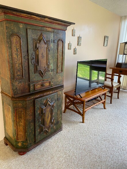 Building Photo - 511 Hahaione St