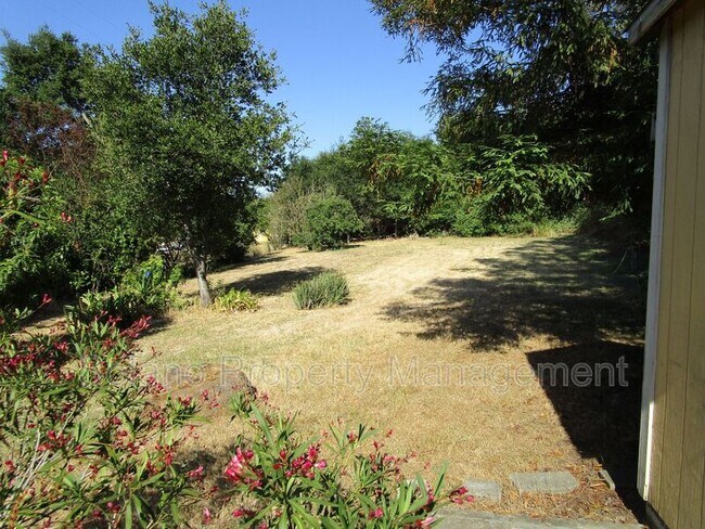 Building Photo - 476 Banning Way