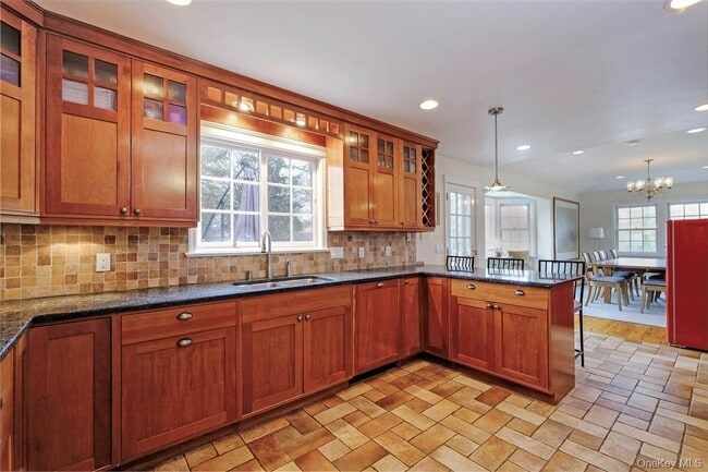 Building Photo - 38 Shadow Ln