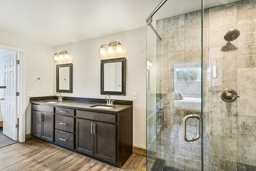 Building Photo - 1727 Pearl St