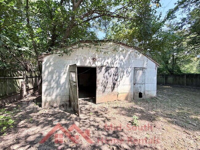 Building Photo - 566 Burlington Cir