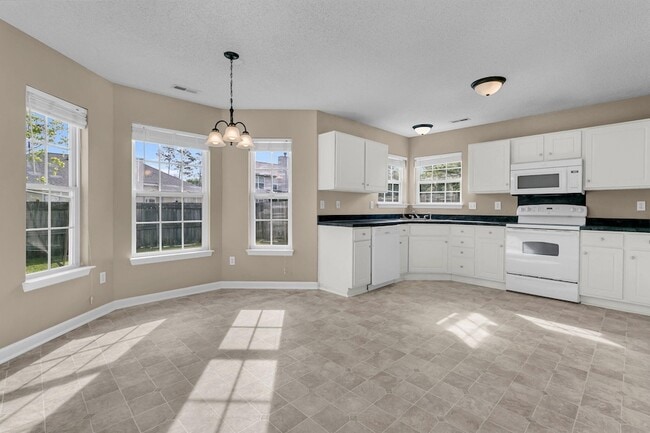 Building Photo - 1004 Cobblestone Blvd