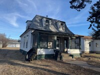 Building Photo - 2 Bedroom 1 Bathroom House