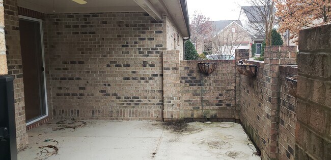 Building Photo - 315 St Nicholas Trail