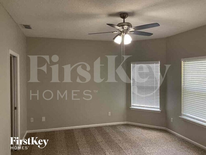 Building Photo - 4592 Royal Port Dr