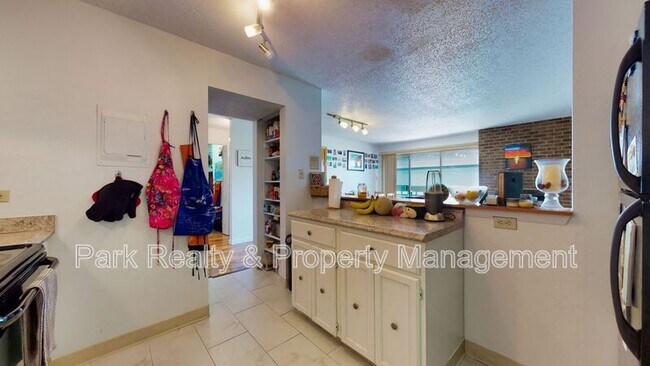 Building Photo - 555 E 10th Ave