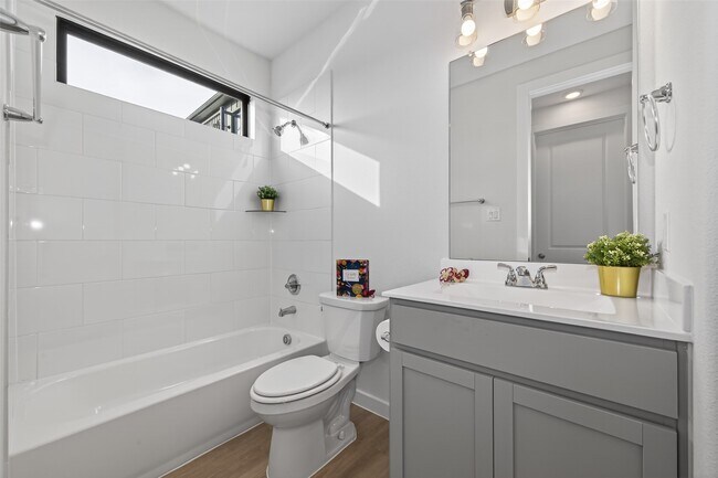 Building Photo - 1213 Mercantile St