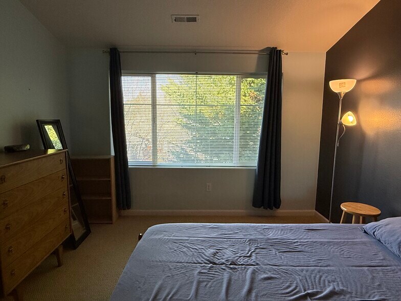 Building Photo - 10743 SW Canterbury Ln