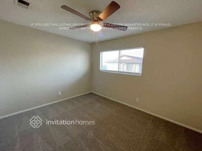 Building Photo - 1217 E Radbard St