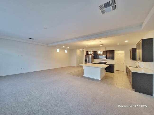 Building Photo - 5866 Aurora Gold Ave