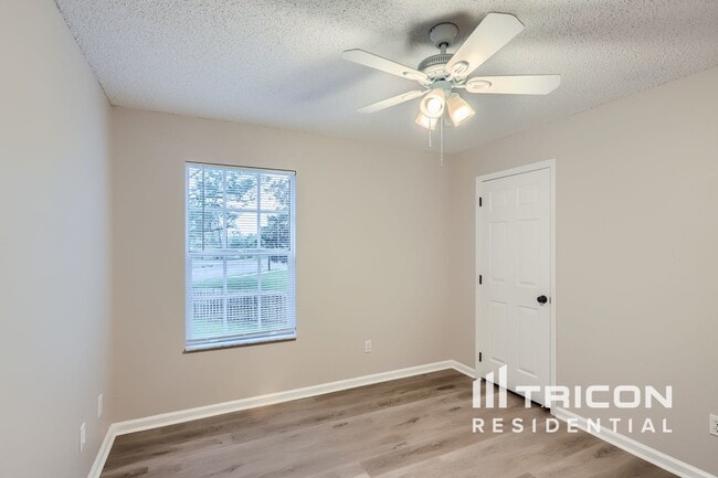 Building Photo - 832 Garden Glen Loop