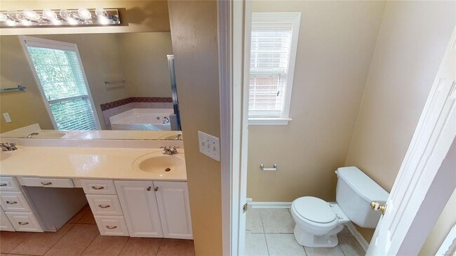 Building Photo - 615 Castle Brook Dr