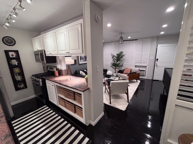 Building Photo - 1255 N HARPER Ave