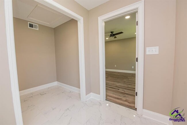 Building Photo - 401 Feagin Mill Rd