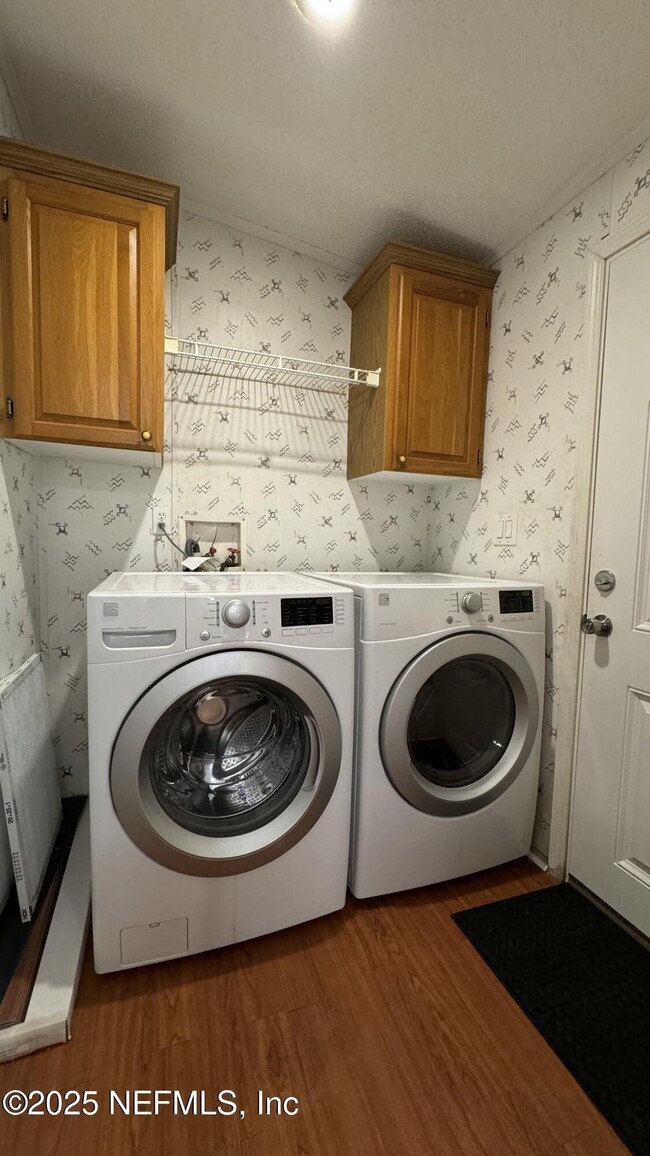 Building Photo - 149 Aster Ave