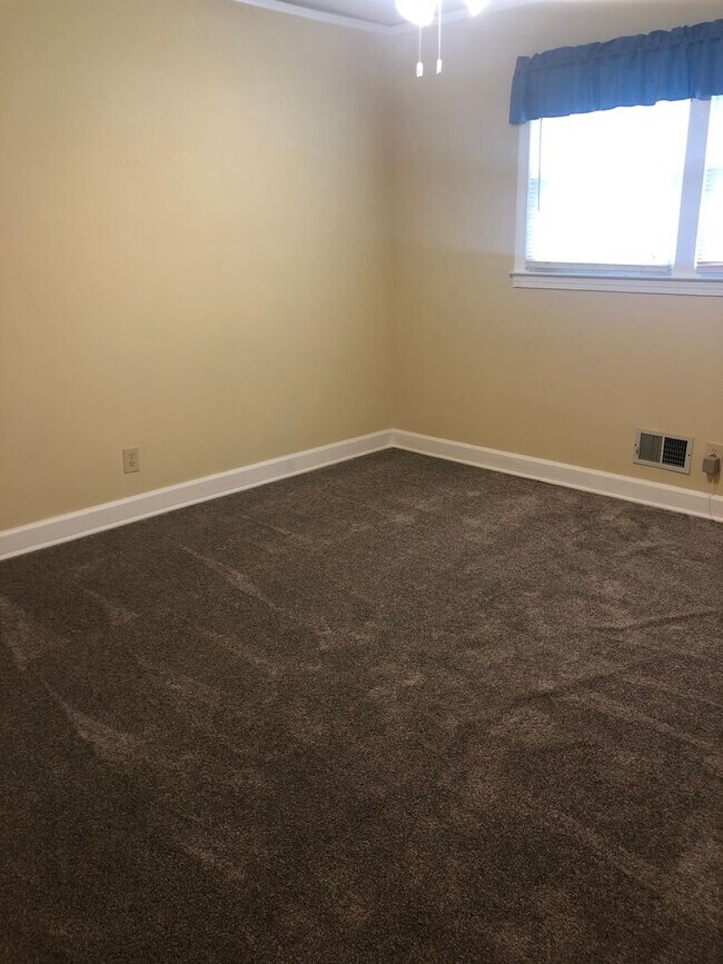 Building Photo - 3 Bedroom, 1.5 Bath Home near Furman University, and Highway 25