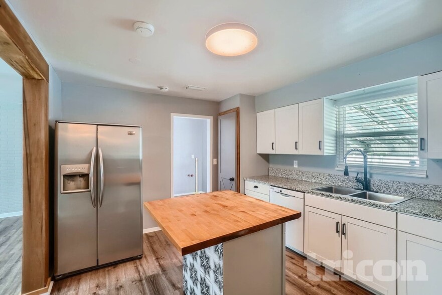 Building Photo - 243 E Bay Ave