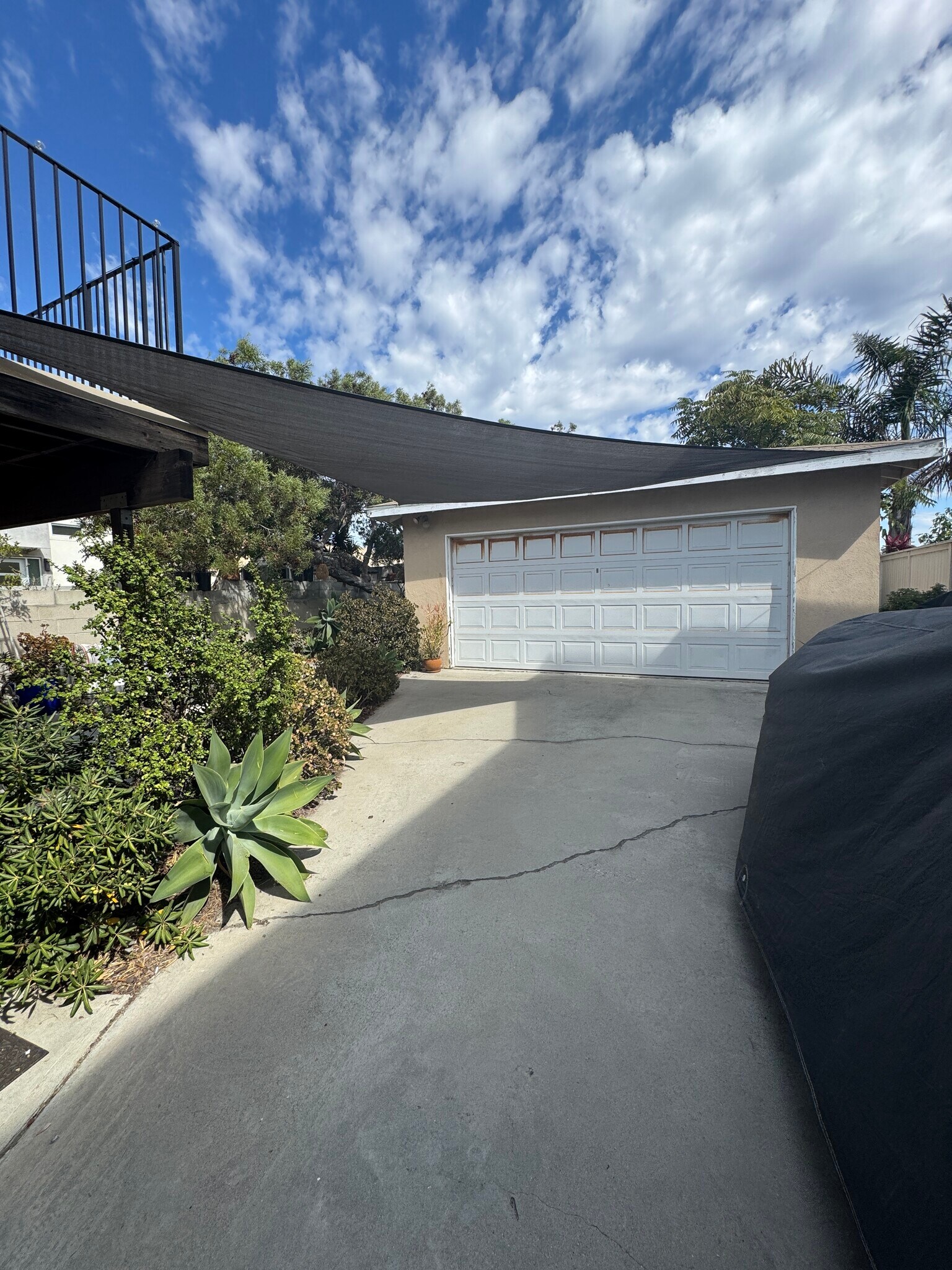Building Photo - 714 Loma Dr