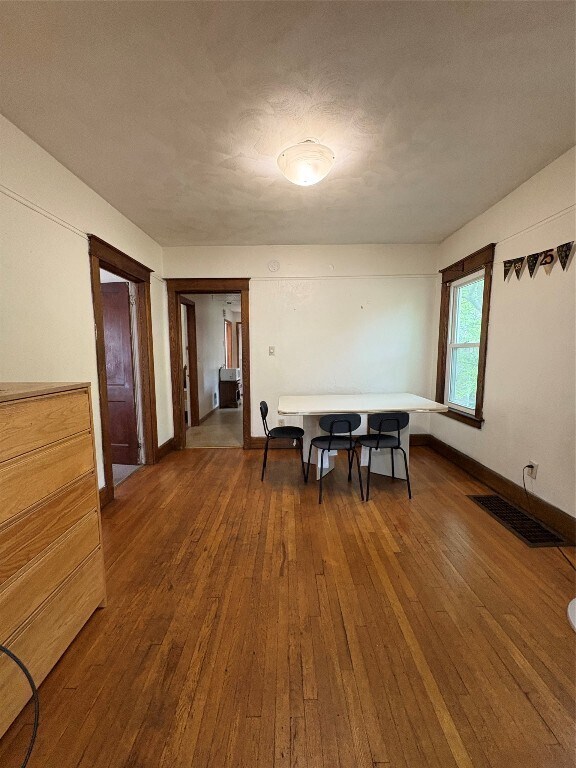 Building Photo - 37 Haendel St