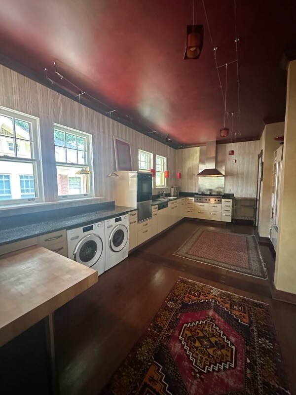 Building Photo - 571 Page Ave NE
