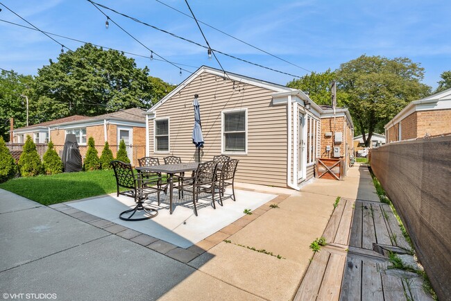 Building Photo - 2124 Seward St