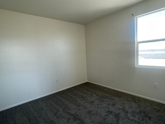 Building Photo - Upgraded & Spacious 4 Bedroom, 3.5 Bathroom Home