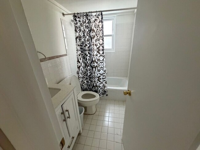 Building Photo - 500 Devon St