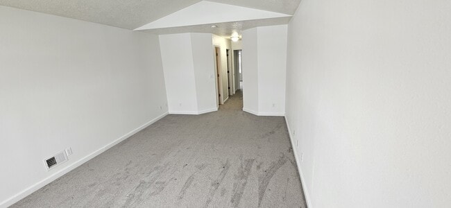 Building Photo - 400 Par Ave