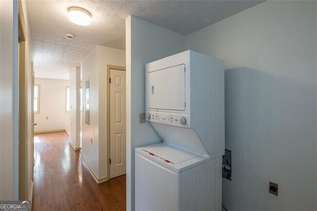 Building Photo - 503 Connally St SE