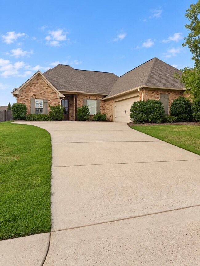 Building Photo - 128 Essen Ln