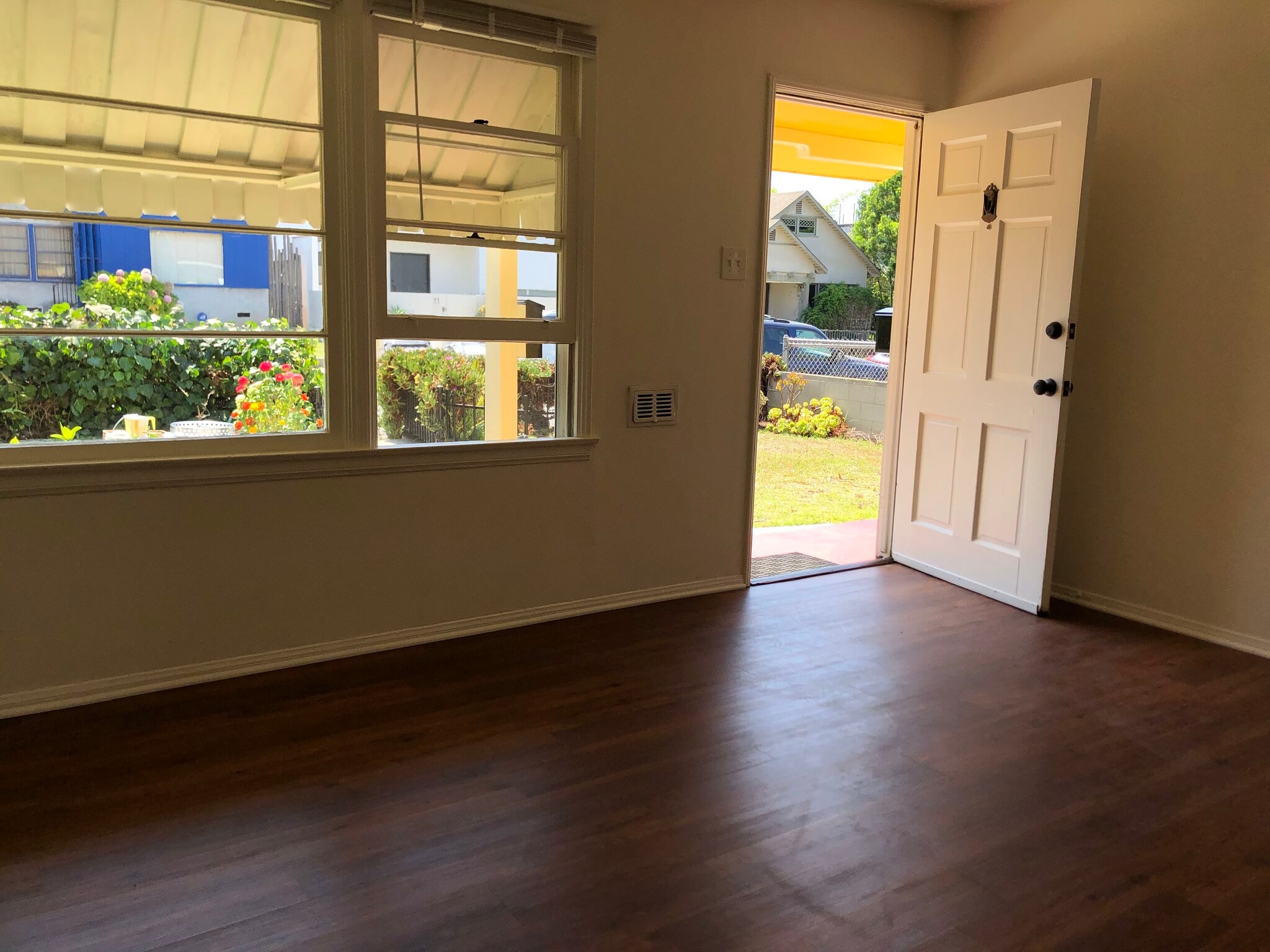 Building Photo - 647 Brooks Ave