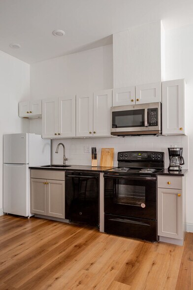 Building Photo - 1384 Ridge Ave