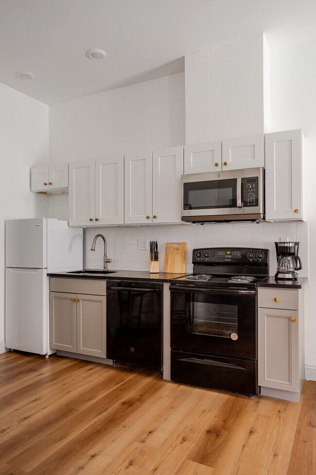 Building Photo - 1384 Ridge Ave