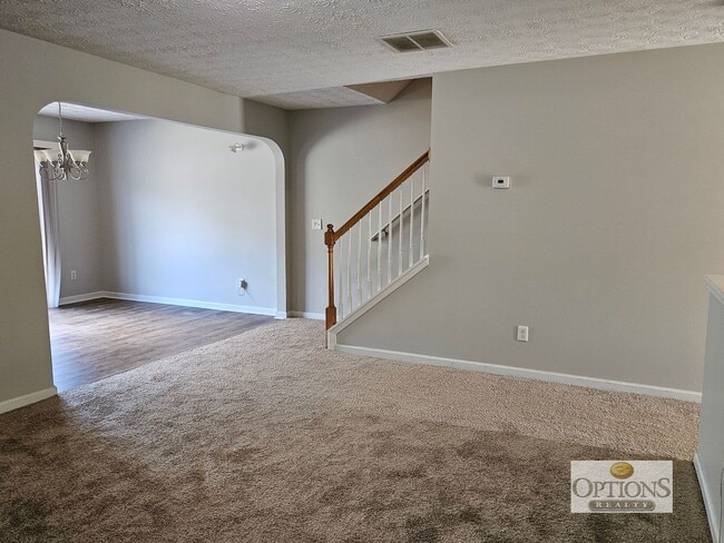 Building Photo - 3BR Townhouse