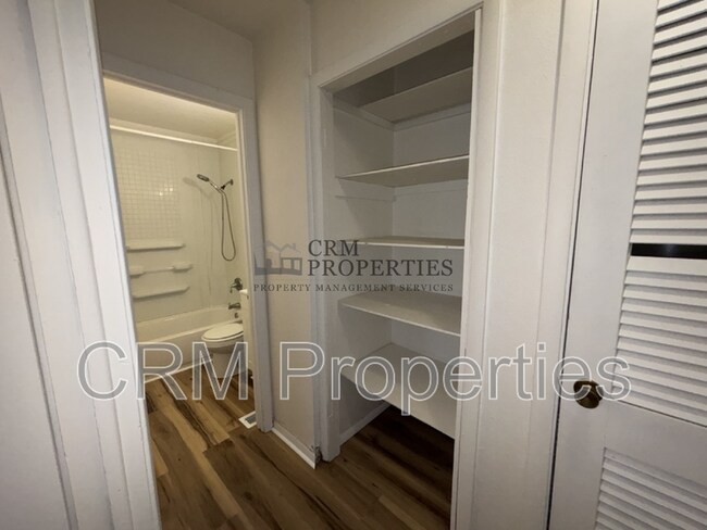 Building Photo - 811 Miami Blvd